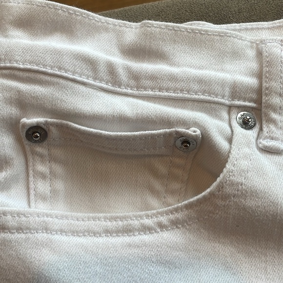 Gap 5” White Denim Shorts with Raw Edges-Waist 29/8 - Picture 5 of 11